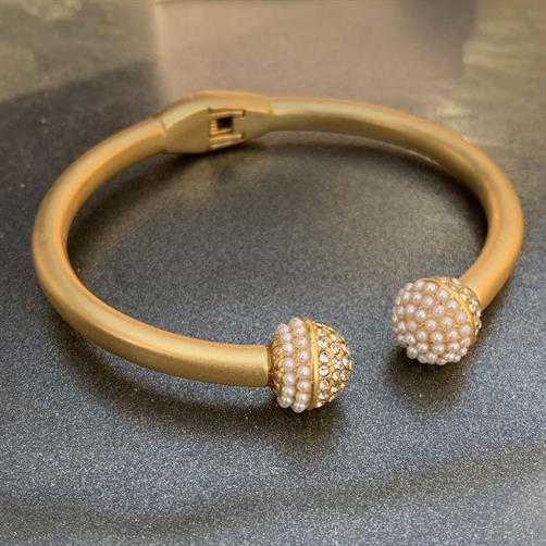 Armbånd stone pearl Bangle Lux mat guld bracelet fra FRIIHOF+SIIG